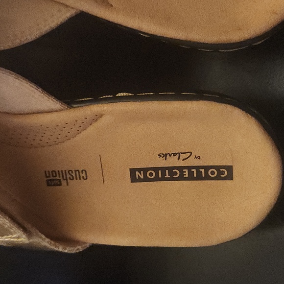 Collections by Clarks - Soft Cushion - Metallic Strap w/ Hook and Loop - Sz 6.5M - Picture 3 of 6